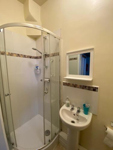 a bathroom with a shower and a sink at Turret Corner, Colwyn Bay, 5min walk to sandy beach in Conwy