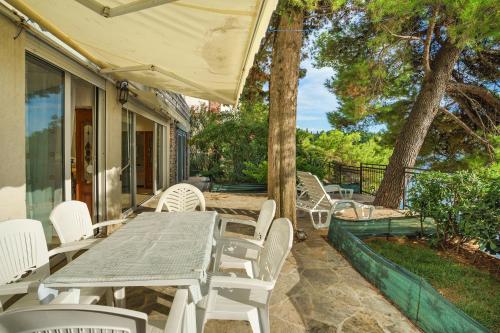 Gallery image of Golden bay in Bar