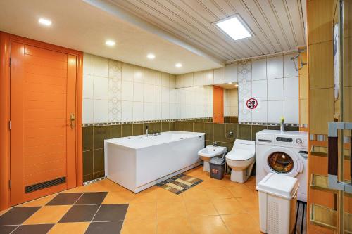 Gallery image of Golden bay in Bar