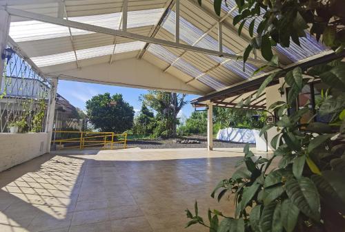 a pavilion with a view of a patio at VILLA ALEJANDRA - Hermosa FINCA cerca al centro - Sendero - Jacuzzi in Popayan