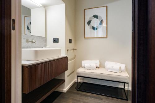 Koupelna v ubytování MoLo Suites