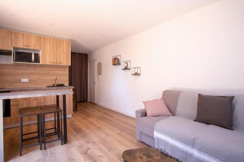 Air-conditioned studio near train station – Photos 3
