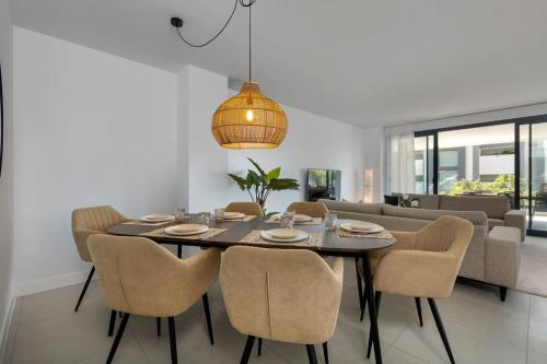 Amazing 4 bedroom Apt with pools + gym - RDR269