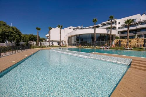 Amazing 4 bedroom Apt with pools + gym - RDR269