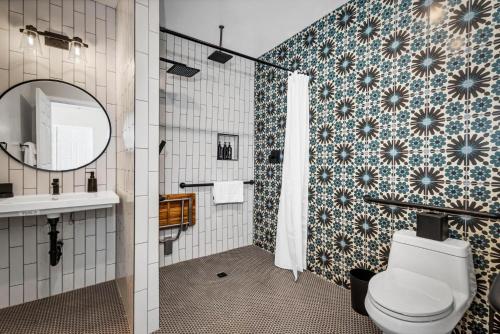 a bathroom with a toilet and a sink at Vista 2-Bedroom Apartment - Free Wifi - Near Beach in Vista