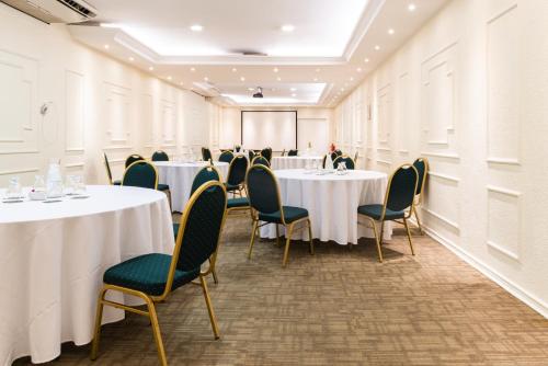 Zona business o sala de conferencias en MR Hotel Providencia (ex Hotel Neruda)