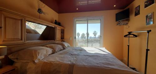 Posteľ alebo postele v izbe v ubytovaní Port Frejus 1er etage de villa vue sur mer, 8-9 Pe