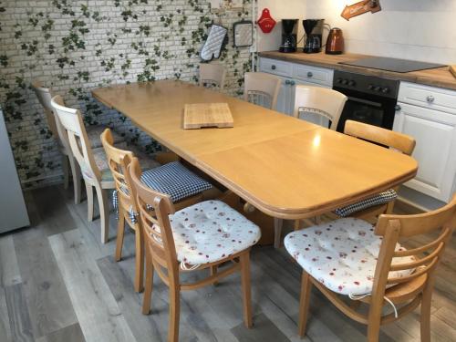 Dapur atau dapur kecil di Haus am Fluss mit wunderschöner Dachterrasse mit Flussblick ,Garten und Grill