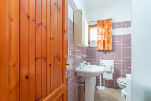 a bathroom with a sink and a toilet at La Basoledda in Isola Rossa