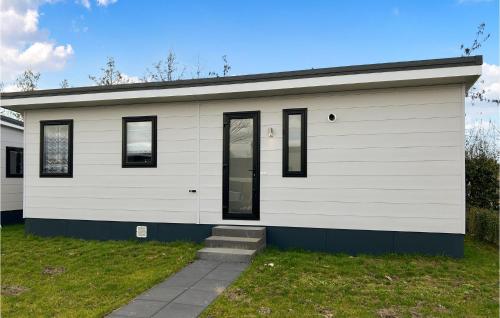 Beautiful Home In Scherpenisse With Wifi, Heated Swimming Pool And 2 Bedrooms
