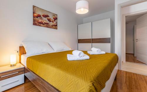 Spacious & Modern Apartment Blue Pula for 4 with Terrace & Parking Peaceful Stay near Pula Beaches