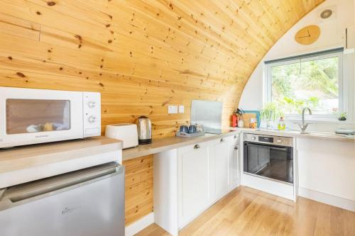 Η κουζίνα ή μικρή κουζίνα στο Beautiful bolt hole for 2 with breathtaking views