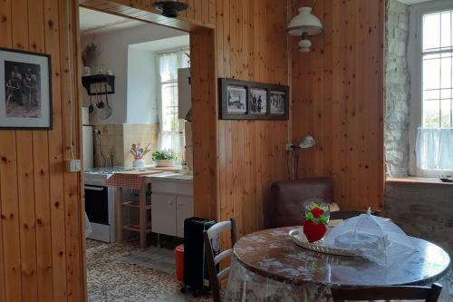 a kitchen with a table and a dining room at Casa riservata sulle colline di Parma oasi di pace in Neviano degli Arduini