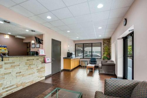a lobby of a hospital with chairs and a counter at Red Carpet Inn & Suites NJ-73 in Hammonton