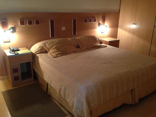 Cama o camas de una habitación en Cóndor Suites Apart Hotel