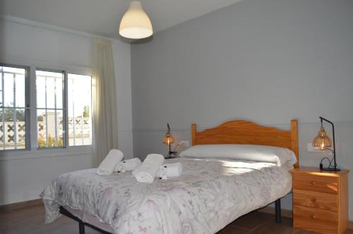 a bedroom with a bed with two towels on it at Casa Mar i Sol in L'Ampolla
