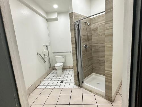 Koupelna v ubytování Entella Hotel