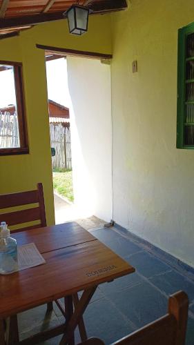 a dining room with a wooden table in a room at Pouso do Elefante in Serra do Cipo