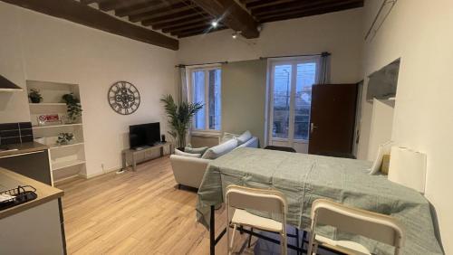 ARQUEBUSE proche gare