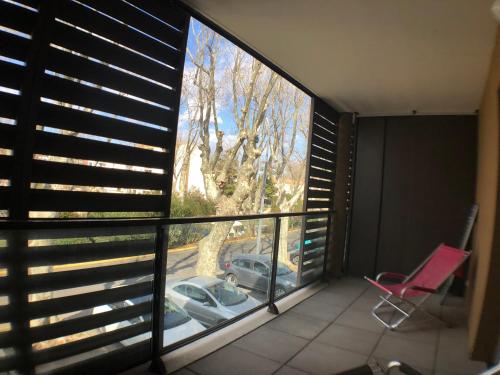 a room with a window with a view of a car at La Robine - Studio 2 personnes avec parking in Narbonne