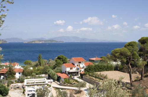 a view of a village with the ocean in the background at Nina's House in Achladies