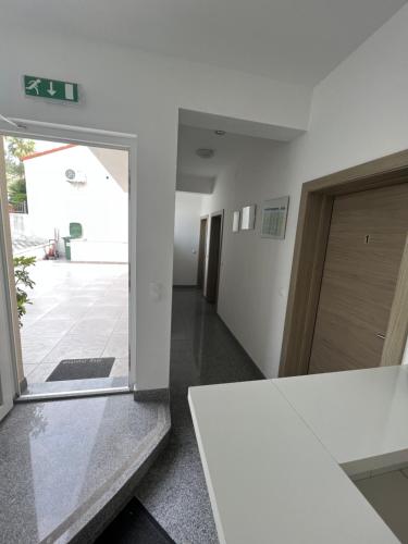 Fotografie z fotogalerie ubytování Apartments King v destinaci Podstrana