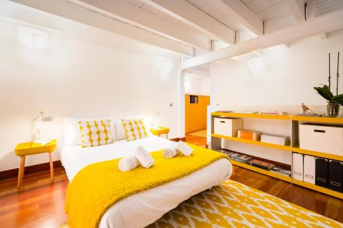 Posteľ alebo postele v izbe v ubytovaní Stylish loft duplex - Alameda