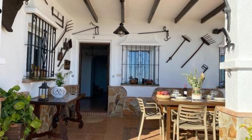 a dining room with a table and chairs at Casa rural La Matriche in Mijas