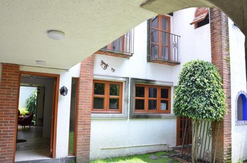 a house with an archway in front of it at Casa Frida Coyoacan in Mexico City