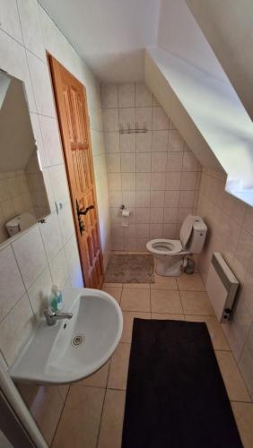 Koupelna v ubytování Chata Bobrovecká vápenica