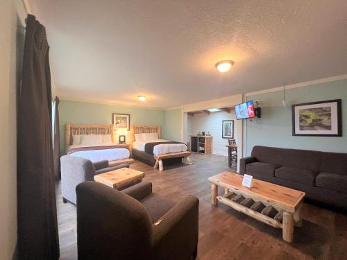 a living room with a couch and a tv at Mountain Top Inn and Resort in Warm Springs