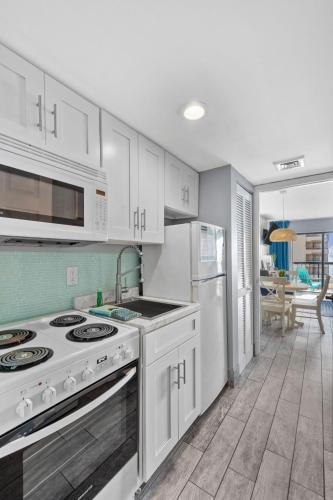Cottage by the Sea - Renovated Oceanview Condo photo 6