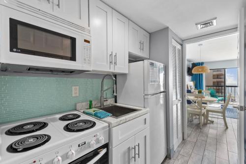 Cottage by the Sea - Renovated Oceanview Condo photo 20
