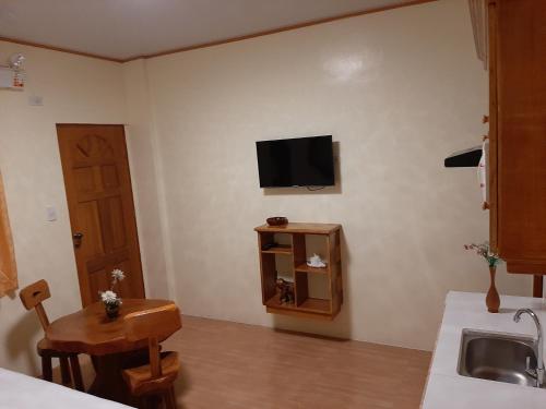 TV a/nebo společenská místnost v ubytování Binalonan Transient/GUESTHOUSE (PENSION GLAYDIE)