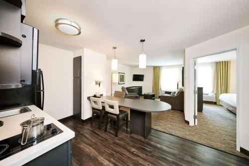 Sonesta Simply Suites Jacksonville Image