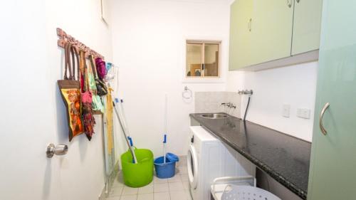 Η κουζίνα ή μικρή κουζίνα στο Tamarinds Beach House