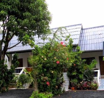 a house with a bush with roses in front of it at Lamoon Lamai Residence & Guesthouse in Lamai