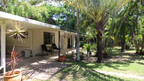 Zahrada ubytování Seaward Cottage, Nelly Bay