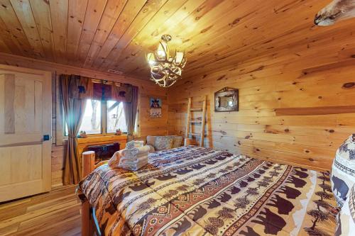 a bedroom with a bed in a log cabin at Rocksway Cabin in Banner Elk