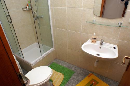 Apartments with parking space Supetar, Brac - 2856