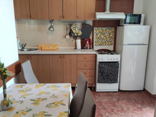 Apartments with parking space Supetar, Brac - 2856