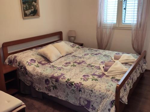 Apartments with parking space Supetar, Brac - 2856