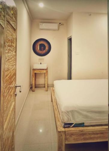 a bedroom with a bed and a table in a room at A-Manta Homestay in Labuan Bajo