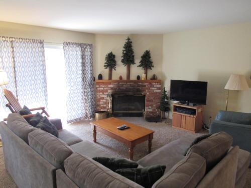 Slopeside Chalet – Photos 3
