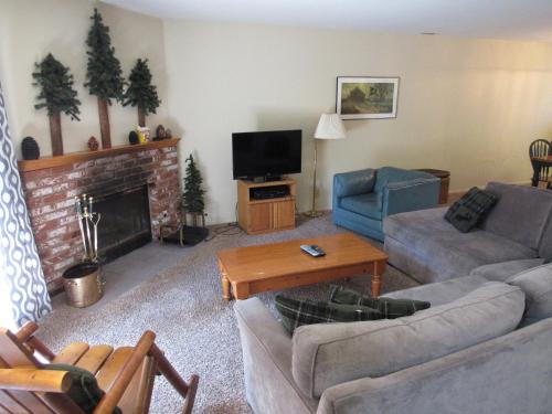 Slopeside Chalet – Photos 5