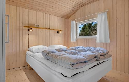 Кровать или кровати в номере 3 Bedroom Lovely Home In Oksbl