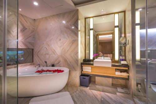 a bathroom with a tub and a sink at Landison Plaza HSD Hotel Hangzhou in Hangzhou