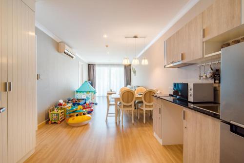 a kitchen and dining room with a table and a childs toy at Hua Hin My Resort 3BR Family Condo Free Water Park Walk to Beach & Cicada Night Market หัวหิน ห้องแฟมมิลี่ 3 ห้องนอน ฟรีสวนน้ำ ใกล้ทะเลและตลาดซิเคด้า in Hua Hin