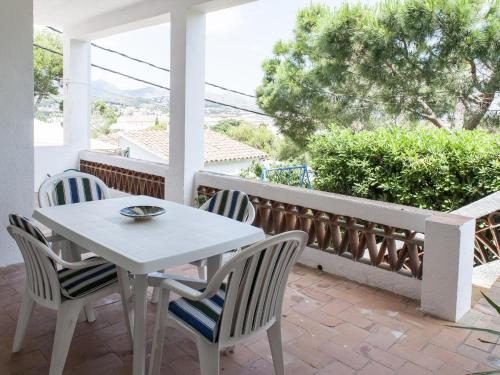 Apartamento con terraza, parking y jardín, a 300m de la playa - ES-228-40