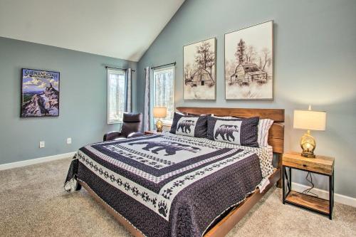 Postel nebo postele na pokoji v ubytování Stunning Wintergreen Resort Home Ski and Golf!
